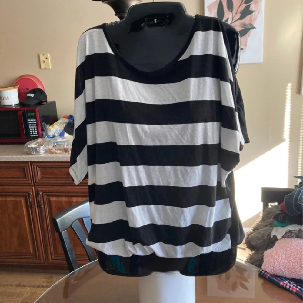 Zeena Outfiters cold shoulder top